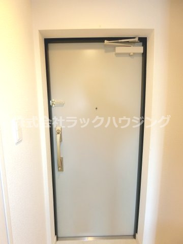 玄関　同仕様写真となります。