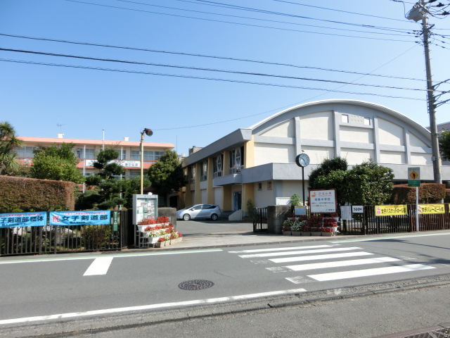 中学校　鴻巣市立鴻巣中学校（中学校）まで354m