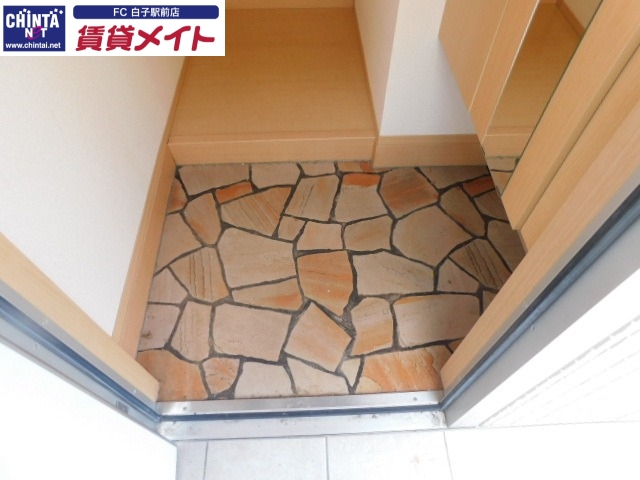 玄関　同タイプの部屋写真です