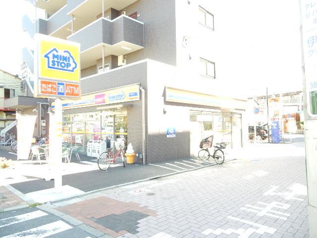 コンビニ　ミニストップ 足立梅島１丁目店（コンビニ）まで44m