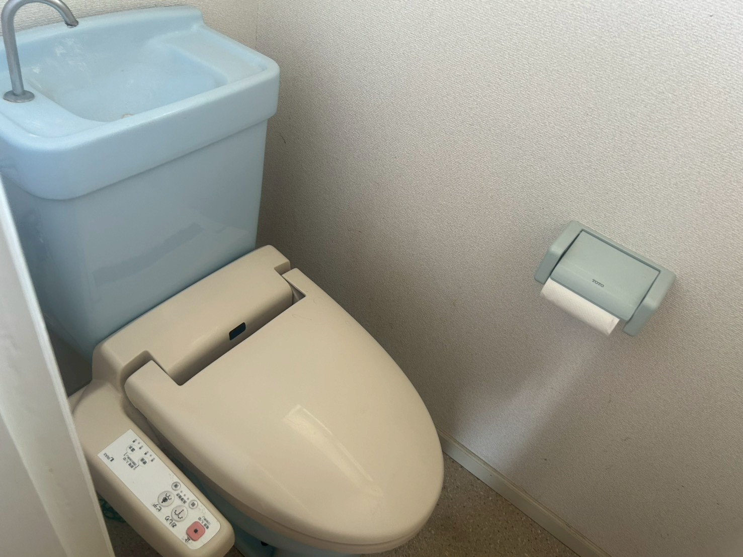 トイレ　温水洗浄便座付き☆