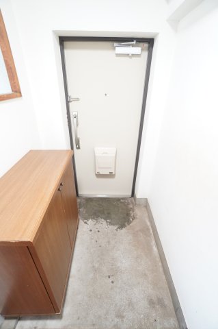 玄関　※同物件・同タイプの写真です。