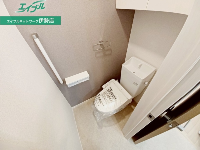 トイレ　同型参考写真です