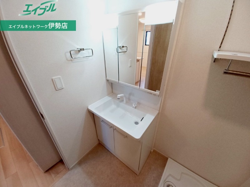 洗面設備　同型参考写真です