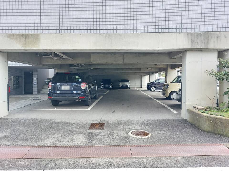 駐車場　駐車場