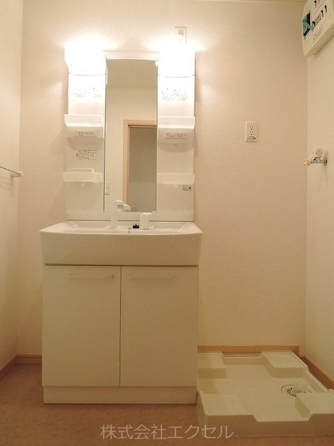 洗面設備　シャワー付き洗面台です。