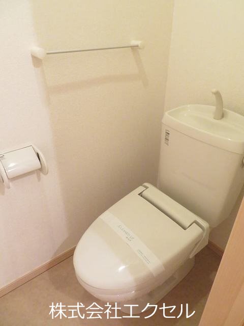 トイレ　温水洗浄便座です。