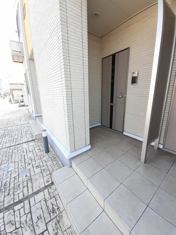 エントランス　ゆとりのあるエントランスです