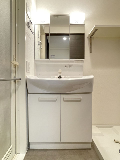 洗面設備　※別部屋の参考写真です。