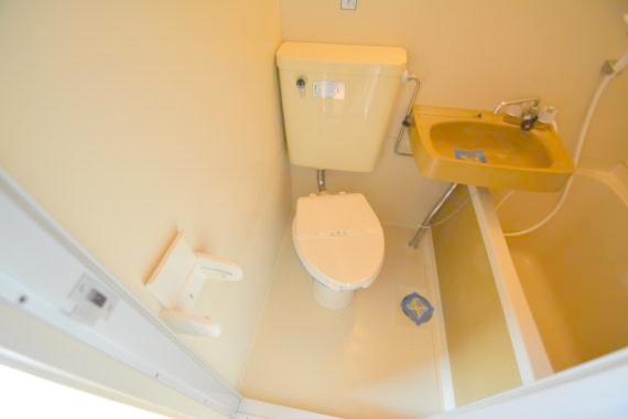 トイレ　スタンダードなトイレは清潔感があってずっと居たくなりますね。
