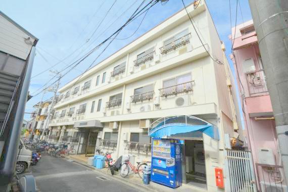 建物外観　どこか懐かしさを感じさせてくれる暖かみのある建物です。