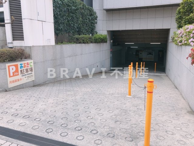 駐車場　【おおきに東心斎橋ビル】駐車場があります