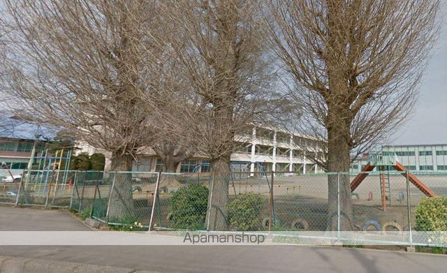 小学校　阿見町立本郷小学校（小学校）まで614m