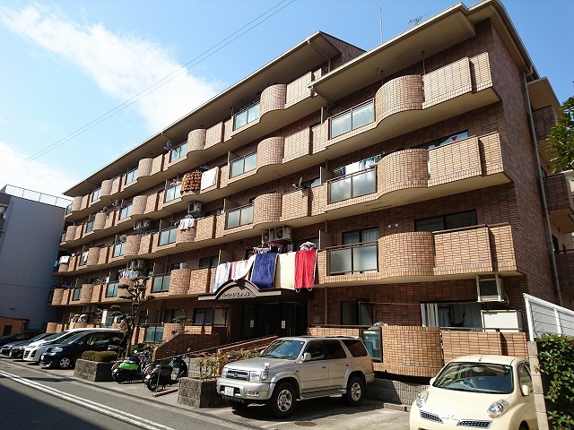 建物外観　公園が隣接した住宅街です