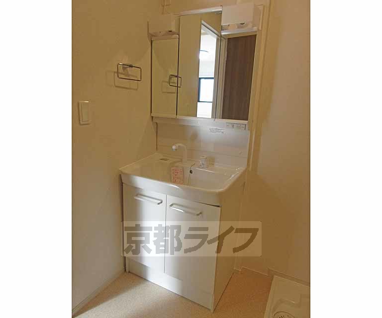 洗面設備　洗面台です