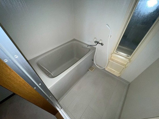 バス・シャワールーム　※別部屋の写真です