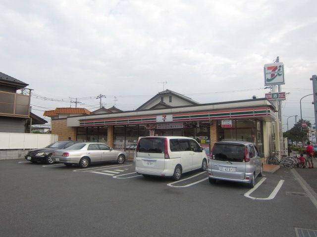 コンビニ　セブンイレブン（コンビニ）まで370m