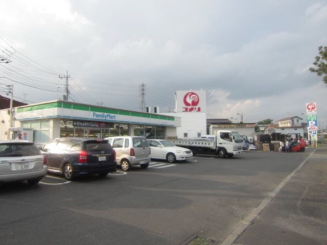 コンビニ　ファミリーマート（コンビニ）まで760m