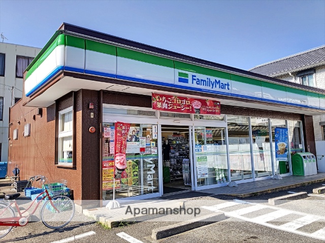 コンビニ　ファミリーマート（コンビニ）まで866m