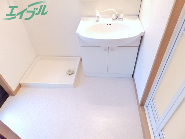 洗面設備　同型参考写真