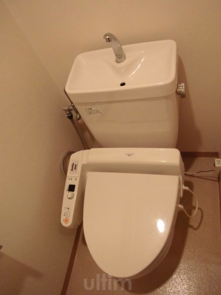 トイレ　※別のお部屋の写真です