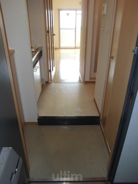 玄関　※別のお部屋の写真です