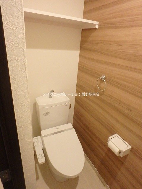 トイレ　※写真は棟内別部屋参考写真