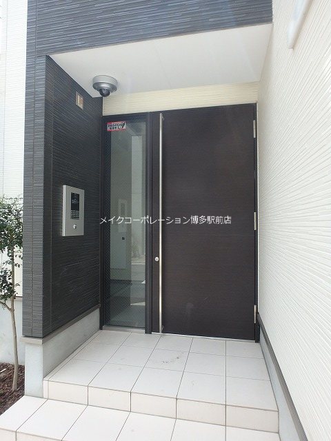 エントランス　※写真は棟内別部屋参考写真
