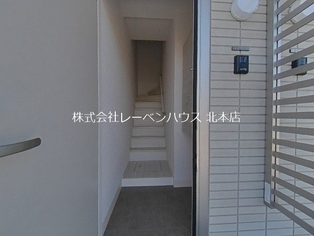 玄関　同間取り別部屋参考写真です