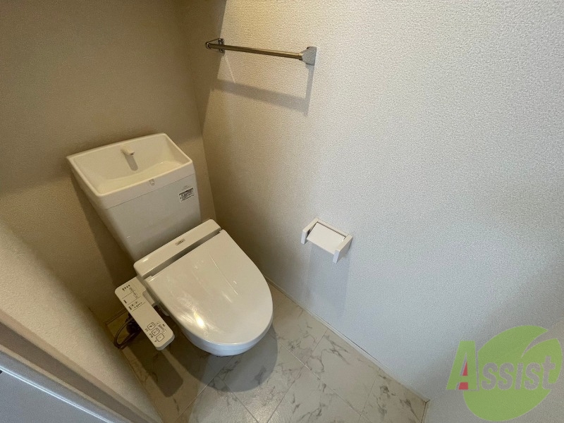 トイレ　こちらはトイレになります。ウォシュレット機能付きです。