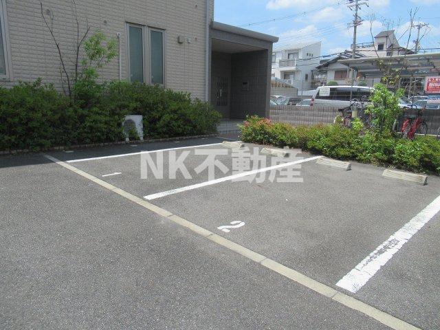 駐車場　駐車場に車を止められます