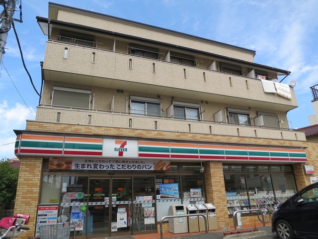 建物外観　１階にコンビニがあって便利です♪