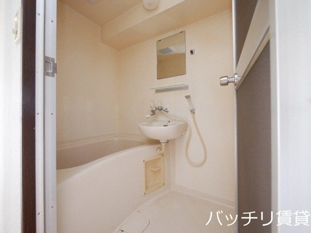 バス・シャワールーム　別号室写真の為、現状優先。
