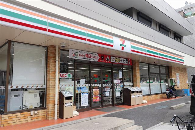 コンビニ　セブンイレブン（コンビニ）まで122m