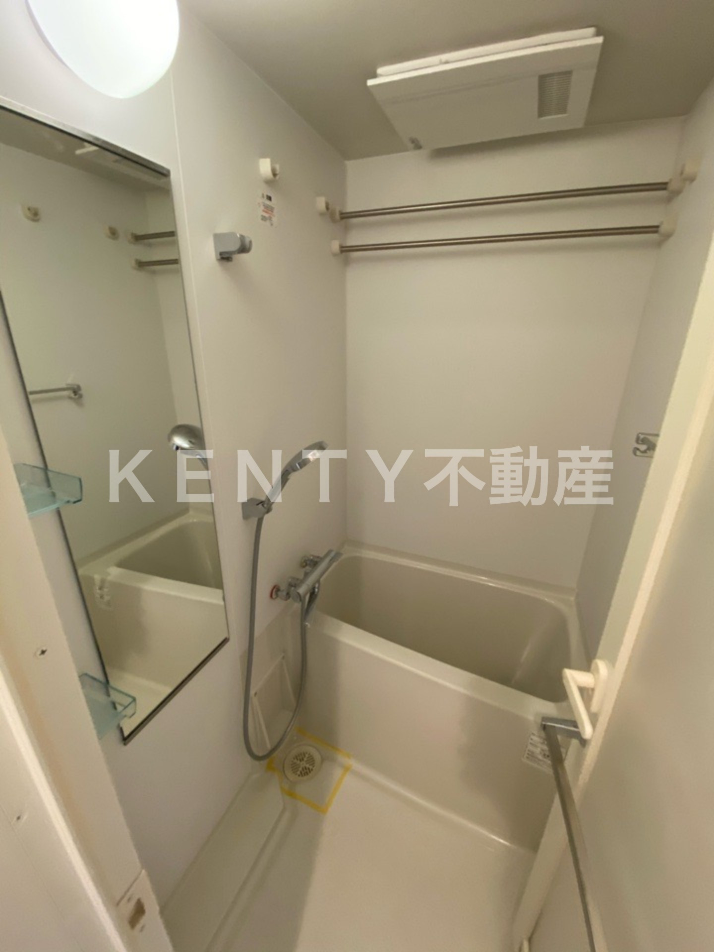 バス・シャワールーム　落ち着いた空間のお風呂です