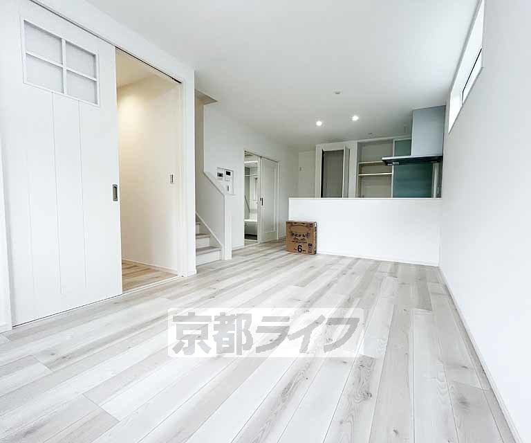 居室・リビング　ＪＲ嵯峨嵐山駅徒歩圏内、２０２５年築物件！