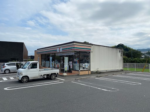 コンビニ　セブンイレブン（コンビニ）まで1140m