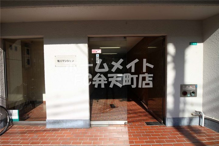 エントランス　清潔なエントランスです