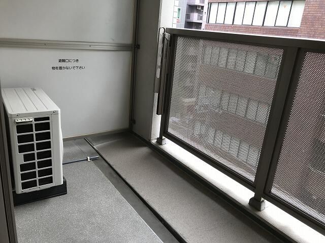 バルコニー　暖かな日差しのふりそそぐバルコニー