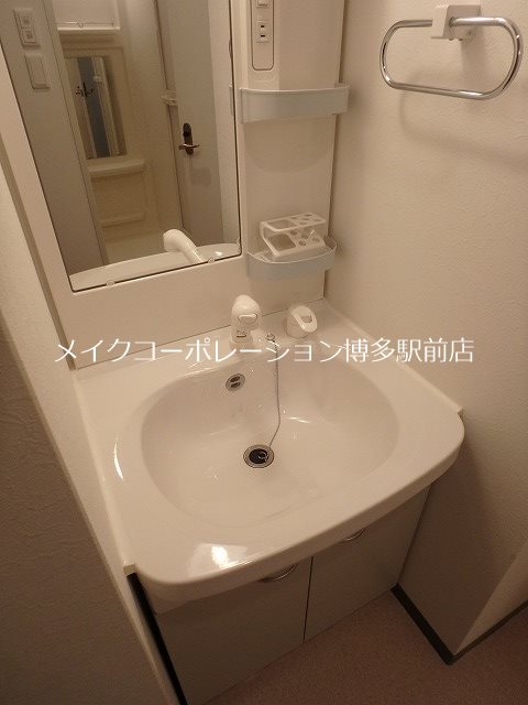 洗面設備　※別部屋写真参考（フローリング白色）