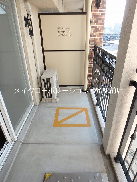バルコニー　※別部屋写真参考（フローリング白色）