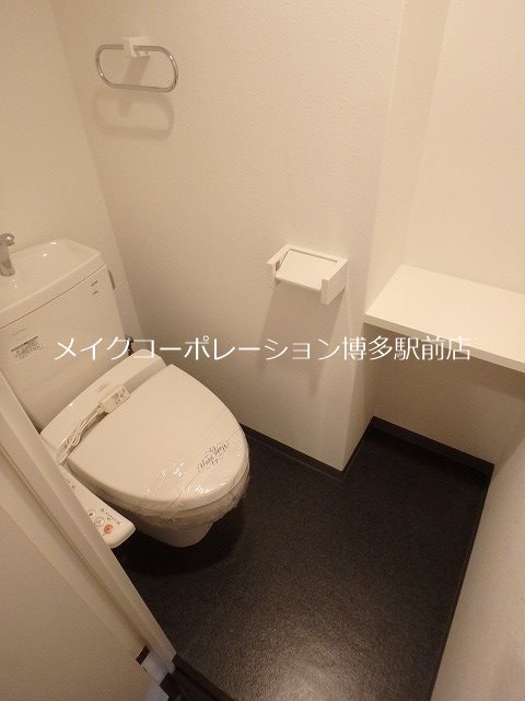 トイレ　※別部屋写真参考（フローリング白色）