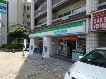 コンビニ　ファミリーマート馬借三丁目店（コンビニ）まで182m