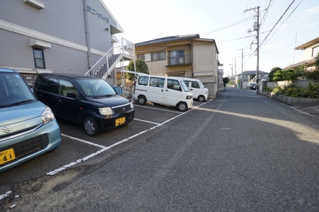 駐車場　車をお持ちの方に嬉しい駐車場付きの物件です