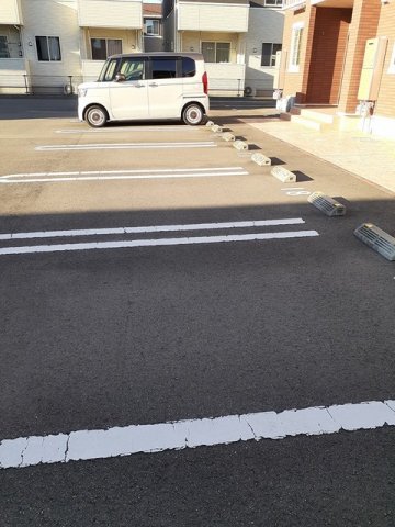 駐車場　車をお持ちの方に嬉しい駐車場付きの物件です