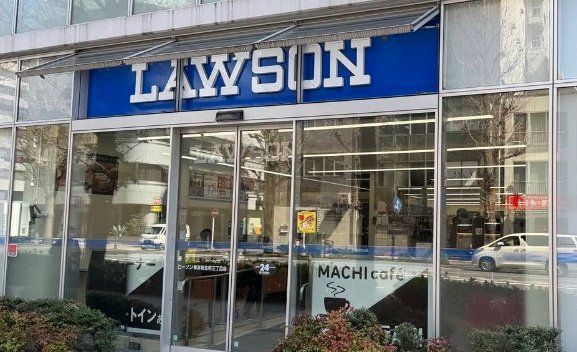 コンビニ　ローソン横浜相生町三丁目店（コンビニ）まで1m