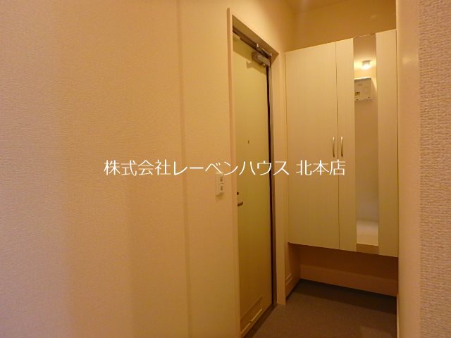 玄関　同間取り別部屋参考写真です