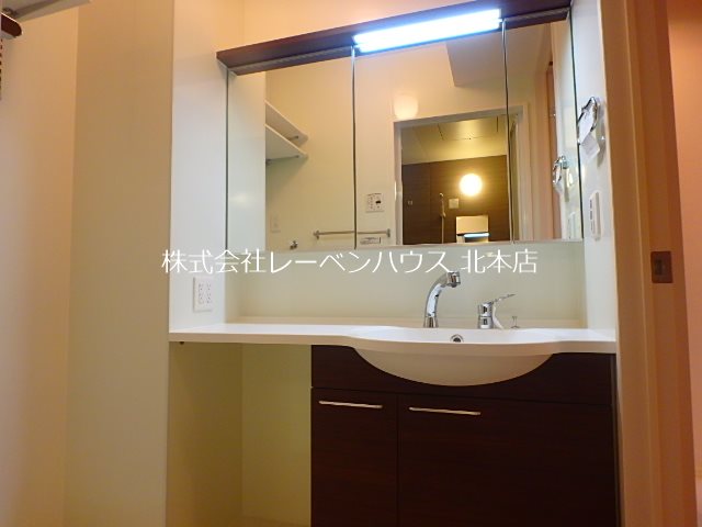 洗面設備　同間取り別部屋参考写真です