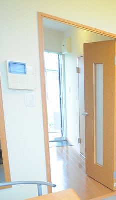 玄関　同物件別号室のものです。