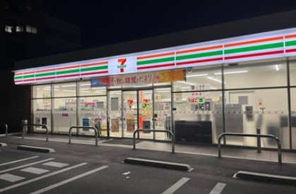 コンビニ　セブンイレブン 名古屋熱田駅前店（コンビニ）まで206m